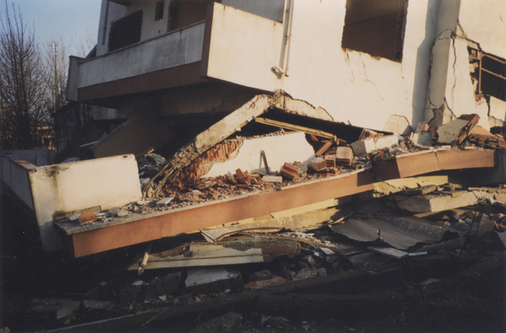 Collapse of buildings in Doza, Turkey, 1999. Photo: Yaron Ofir